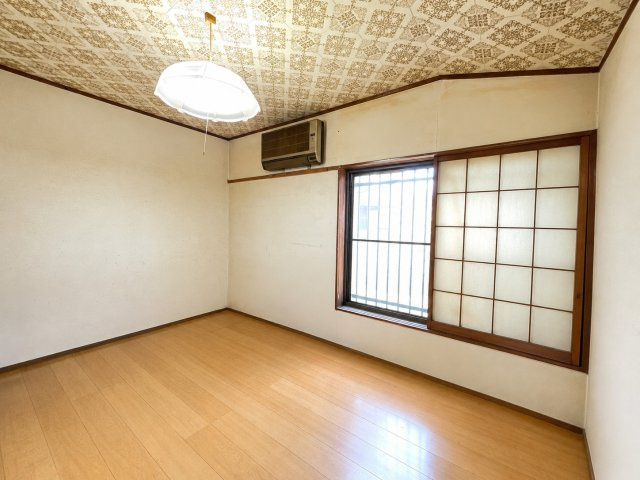 我孫子市布佐　大型物置付き中古戸建の洋室|※画像の一部はAIを用いて加工・編集しています。実際の状況と異なる場合がありますので、ご了承下さい。