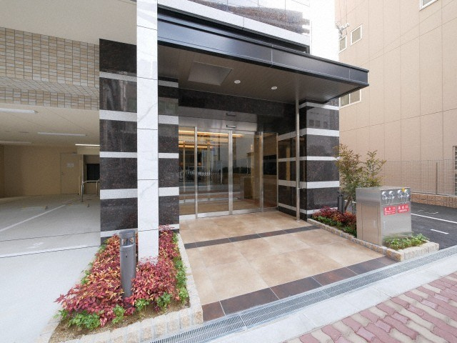 大阪市城東区新喜多１丁目の賃貸マンションのエントランス