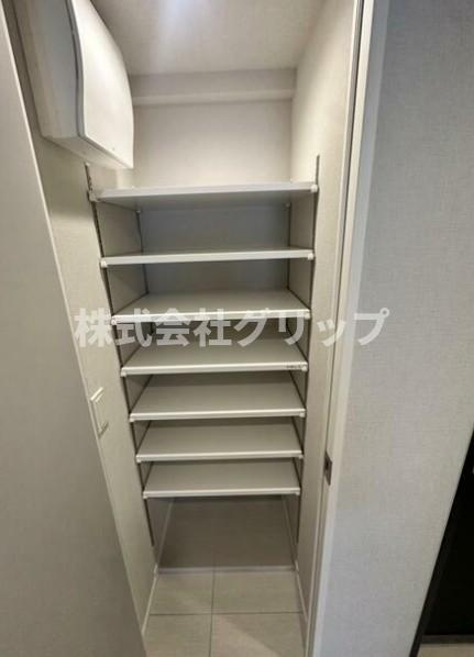 横浜市中区長者町４丁目の賃貸マンションの玄関