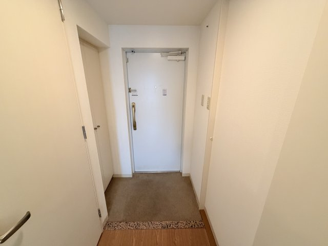 ベルフェリーク新神戸の玄関