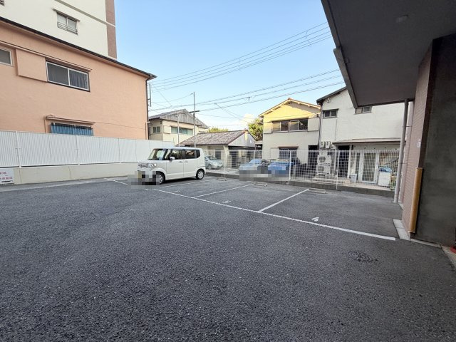 ベルフェリーク新神戸の駐車場