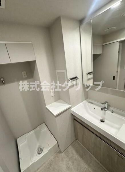 横浜市中区長者町４丁目の賃貸マンションの洗面所