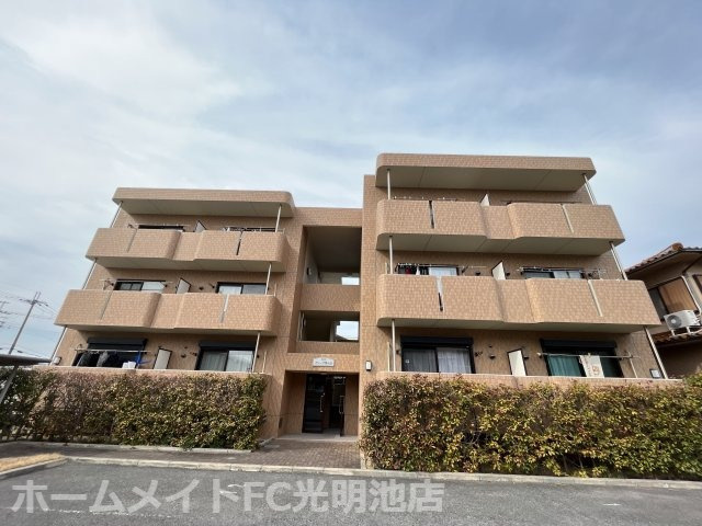 ブリーズ泉ヶ丘の外観