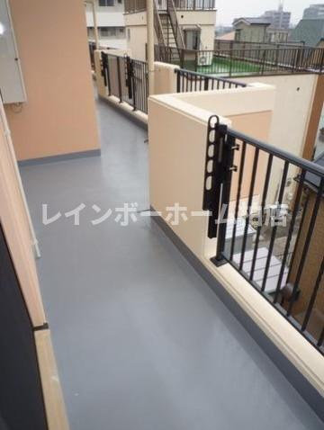 特典：仲介手数料が無料です!!のバルコニー|暖かな日差しのふりそそぐバルコニー