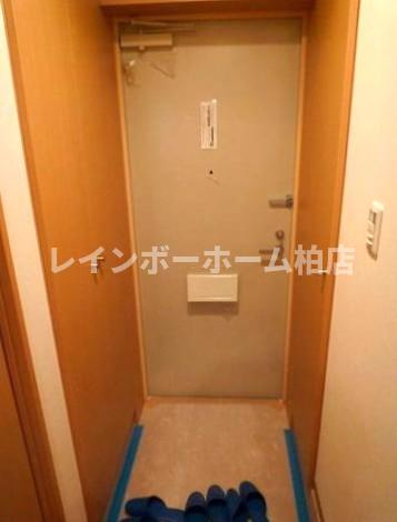 特典：仲介手数料が無料です!!の玄関|明るい玄関です