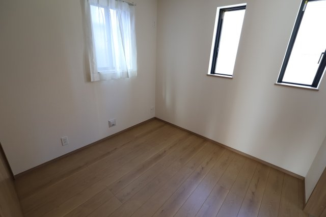 《仲介手数料無料》岩槻区南平野２丁目11-1新築一戸建てハートフルタウンの洋室