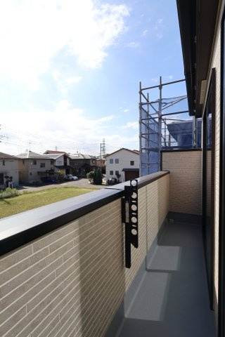 《仲介手数料無料》岩槻区南平野２丁目11-1新築一戸建てハートフルタウンのバルコニー
