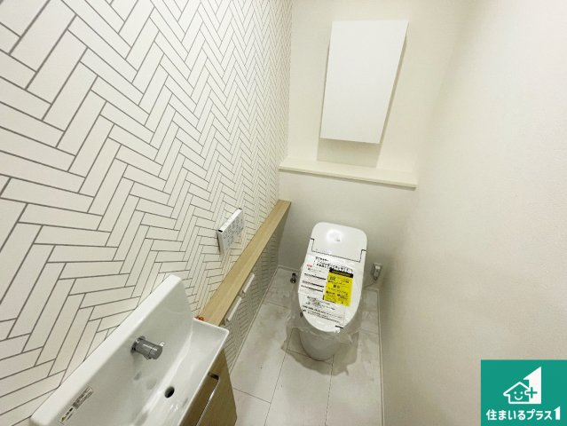 神戸市須磨区若草町　新築一戸建てのトイレ|1・2階の2ヶ所にあるので、朝の忙しい時間の順番待ちもなく、深夜の利用にも大変便利です。