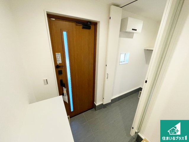 神戸市須磨区若草町　新築一戸建ての玄関|シューズボックスにはたくさんの靴が収納できるので玄関周りはいつもスッキリ！ご家族が増えても安心！