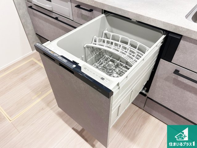 ■神戸市北区山の街　新築一戸建ての設備|食事後の一仕事、食器洗いをボタン一つでお任せできちゃいます！場所を取らないビルトイン式なので、お料理スペースもしっかり確保！
