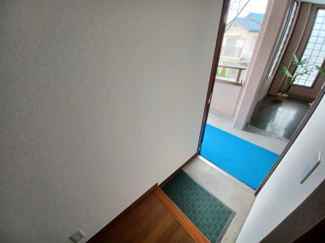 サニーヒル美原町のその他|明るい玄関です
