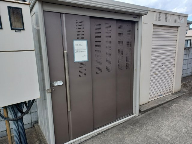 サニーヒル美原町のその他共用部分|敷地内ゴミ置き場です