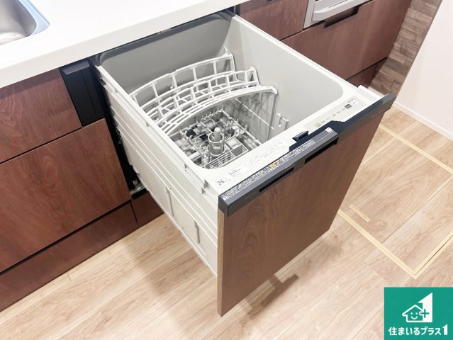 ■神戸市北区山の街　新築一戸建ての設備|食事後の一仕事、食器洗いをボタン一つでお任せできちゃいます！場所を取らないビルトイン式なので、お料理スペースもしっかり確保！