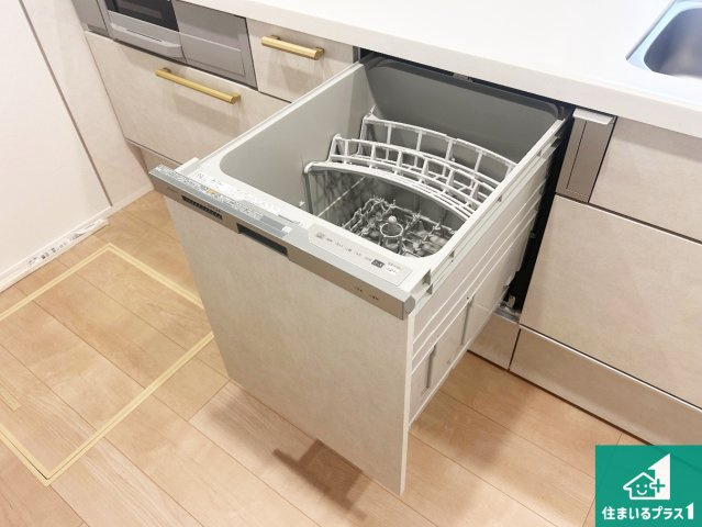 ■神戸市北区山の街　新築一戸建ての設備|食事後の一仕事、食器洗いをボタン一つでお任せできちゃいます！場所を取らないビルトイン式なので、お料理スペースもしっかり確保！