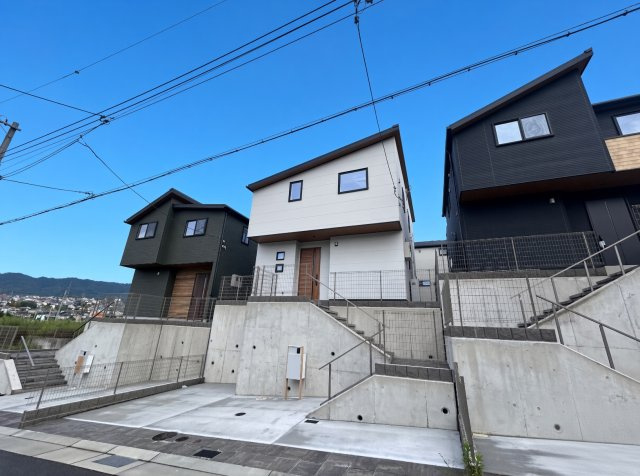 ■神戸市北区山の街　新築一戸建ての外観|安心の10年保証！外観を美しく保ち、雨水で汚れを落とします！気になることがありましたら、お気軽にお問い合わせください！