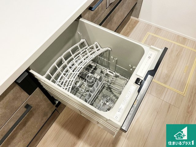 ■神戸市北区山の街　新築一戸建ての設備|食事後の一仕事、食器洗いをボタン一つでお任せできちゃいます！場所を取らないビルトイン式なので、お料理スペースもしっかり確保！