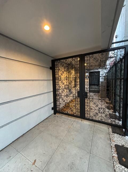 【エントランス】 | Ｒｅｓｉｄｅｎｃｅ　Ｃａｒｉｔａｓ　Ｈａｔａｇａｙａ