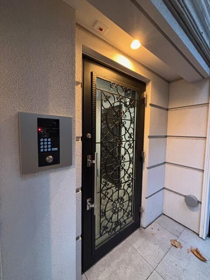 【エントランス】 | Ｒｅｓｉｄｅｎｃｅ　Ｃａｒｉｔａｓ　Ｈａｔａｇａｙａ