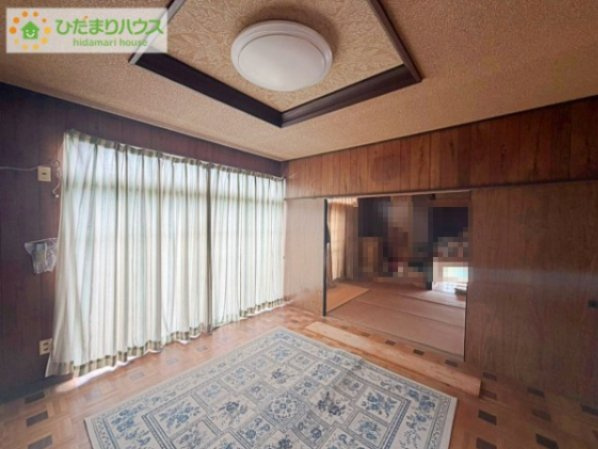 日立市西成沢町2丁目　中古戸建の居間・リビング|リビング大きな窓からは、暖かな日の光が降り注ぎます・・・