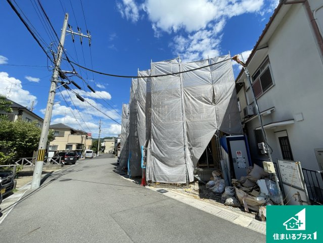 宇治市五ケ庄大林　新築一戸建ての前面道路含む現地写真