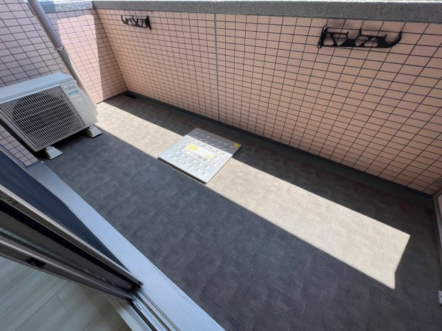 グランカーサ難波元町のバルコニー