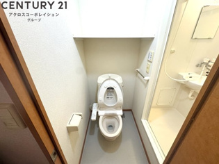 温水洗浄便座付きのトイレです♪