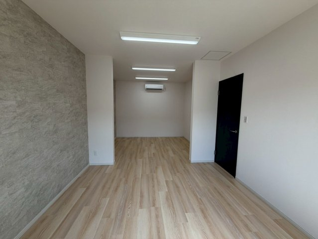メルディアキューブ箕面牧落 Office & Garage	の内装