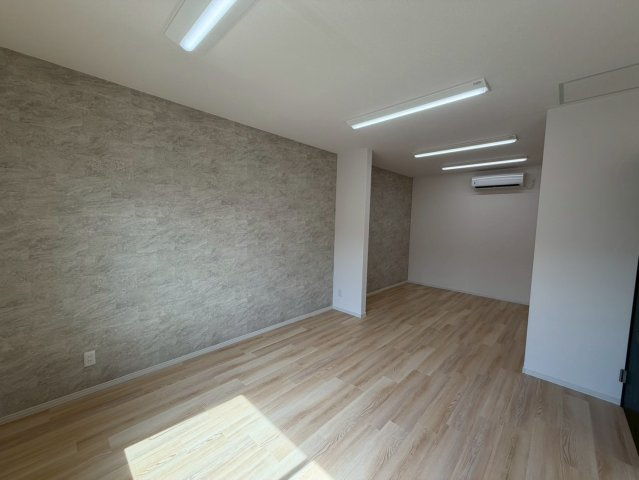 メルディアキューブ箕面牧落 Office & Garage	の内装