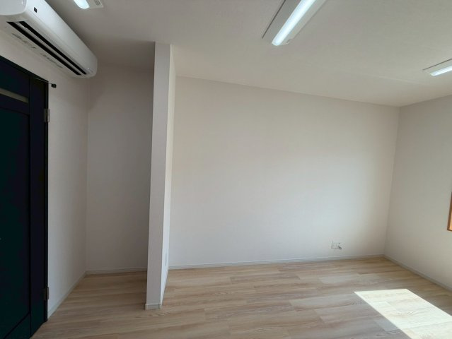 メルディアキューブ箕面牧落 Office & Garage	の居間・リビング