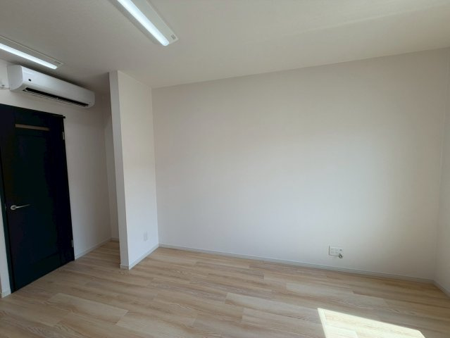 メルディアキューブ箕面牧落 Office & Garage	の居間・リビング