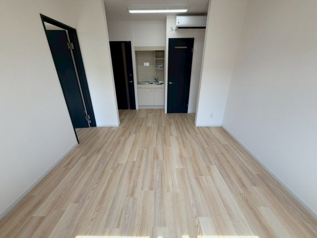 メルディアキューブ箕面牧落 Office & Garage	の内装