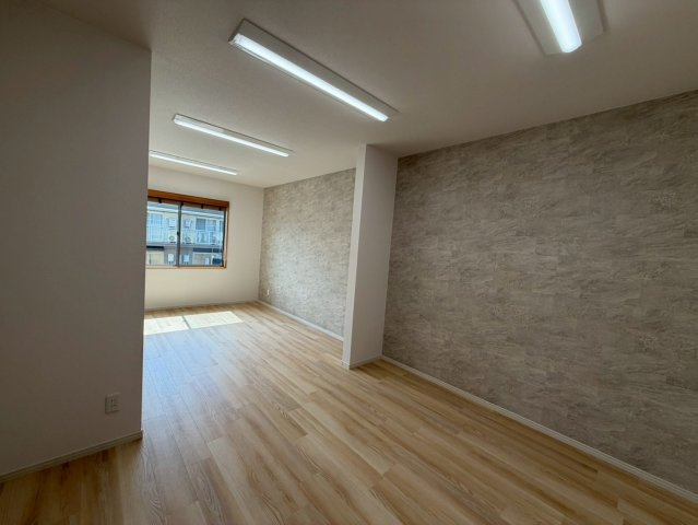 メルディアキューブ箕面牧落 Office & Garage	の居間・リビング