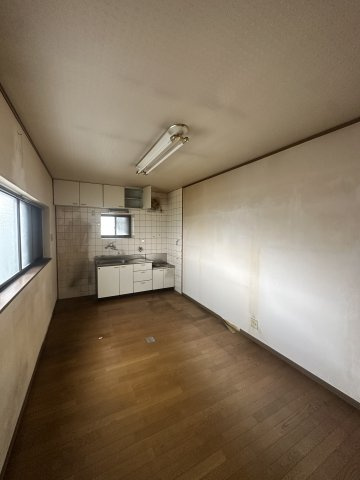 上鳥羽塔ノ森柴東町　　貸事務所兼貸倉庫の居間・リビング|２F　洋室７帖