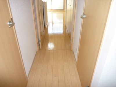 【玄関】 | ヴェルデュールラディエ | ※反転タイプのお部屋の写真
