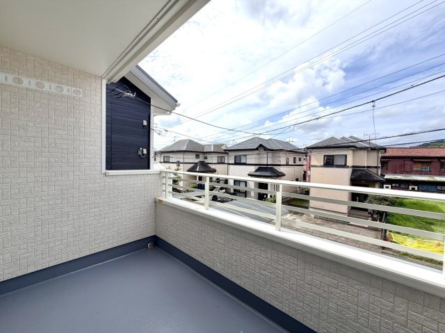 【新築戸建】高崎市石原町519番のバルコニー|■バルコニー｜あたたかな陽のひかりを浴びることのできるバルコニー。お洗濯物やお布団を干せば、家族みんなが気持ちよく暮らすことができます(*^^*
