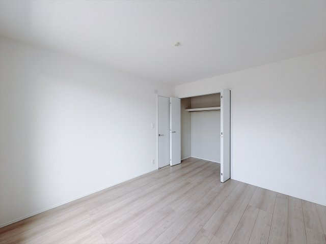 【新築戸建】高崎市石原町519番の洋室|■2階洋室｜子供部屋のメリットは「自立心を養うことができる」「自分で整理整頓できるようになる」そして、お子様が成長した際には「プライバシーを確保できる」といい事だらけ♪