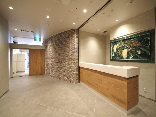 大阪市中央区内平野町２丁目の賃貸マンションのエントランス