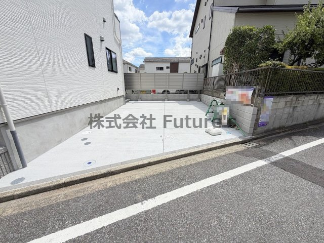 八潮市緑町2丁目　新築戸建　全1棟の駐車場|カースペース並列2台駐車可能