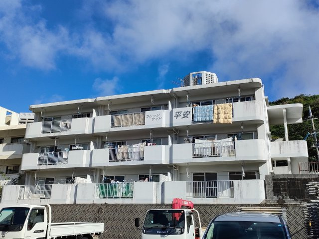カレッジサイド平安の外観