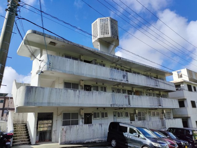 カレッジサイド平安の外観