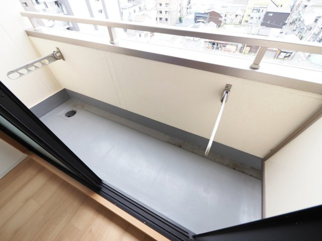 大阪市中央区谷町６丁目の賃貸マンションのバルコニー