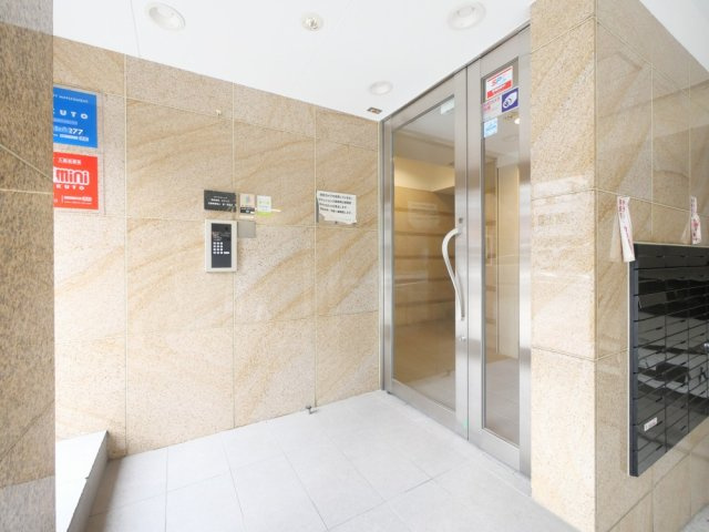 大阪市中央区谷町６丁目の賃貸マンションのエントランス