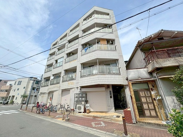 ハイツ上新小松の外観