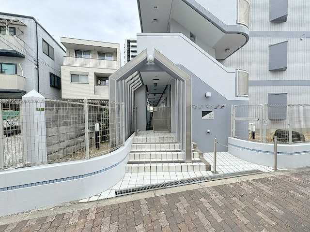 グランベイ豊新のエントランス