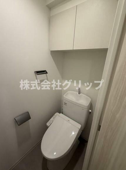 横浜市中区長者町４丁目の賃貸マンションのトイレ