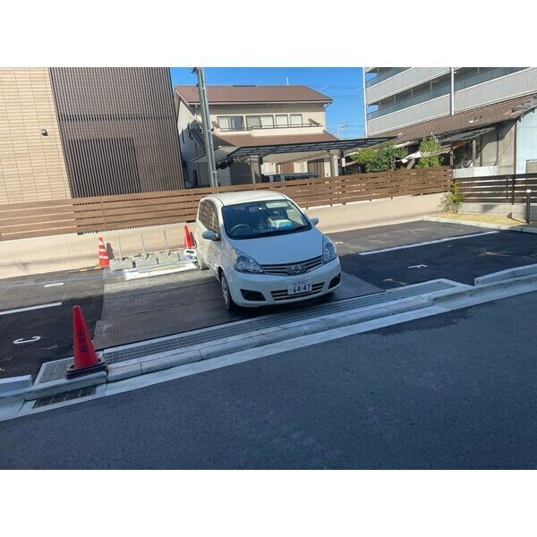 フォレストメゾン南鴻池の駐車場