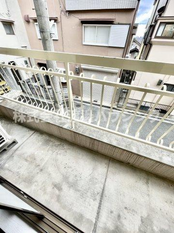 六万寺町貸家のバルコニー
