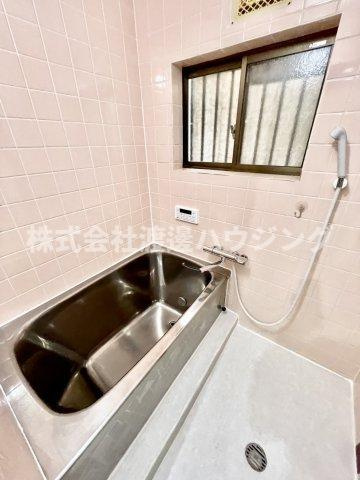 六万寺町貸家の浴室