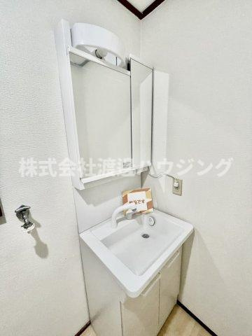 六万寺町貸家の洗面所