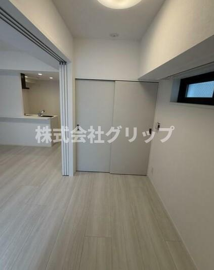横浜市中区長者町４丁目の賃貸マンションの洋室